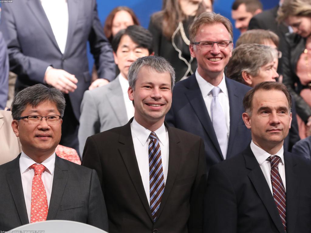 អត្ថប្រយោជន៍នៃការបូមស្វ័យប្រវត្តិក្នុងអាជីវកម្ម